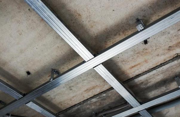 轻钢龙骨石膏板吊顶的全过程是什么？包含哪些装置步骤？